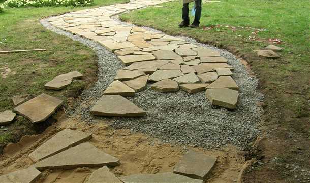 Оформление дачи с применением натурального камня