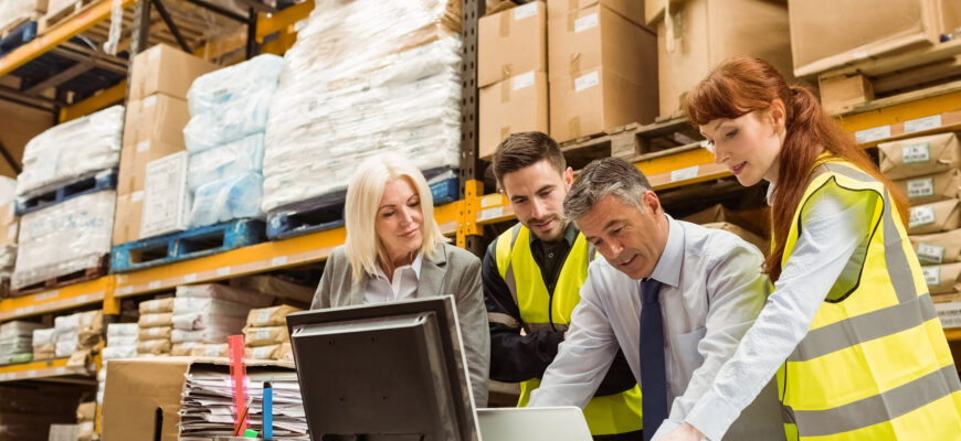 Фото сотрудники склада на рабочем месте