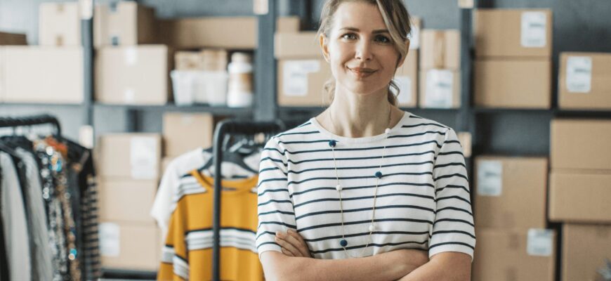 Девушка продавец маркетплейсов